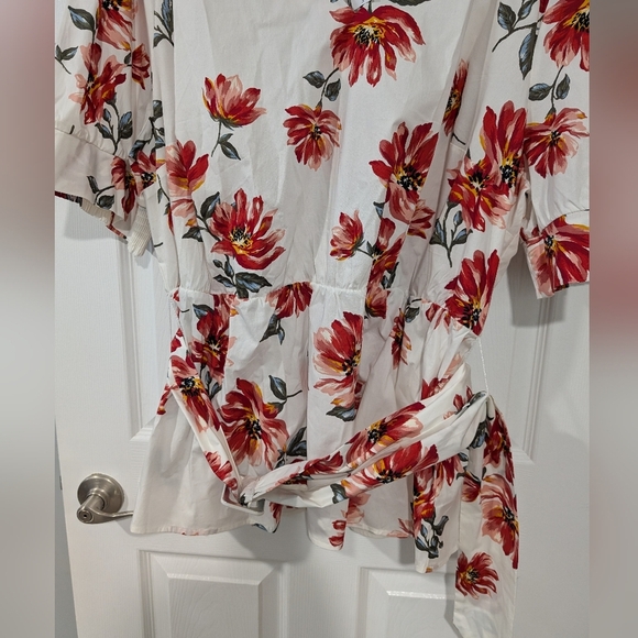 NWT Lane Bryant White Floral Print Belted Peplum Top in Size 26 - Picture 6 of 11